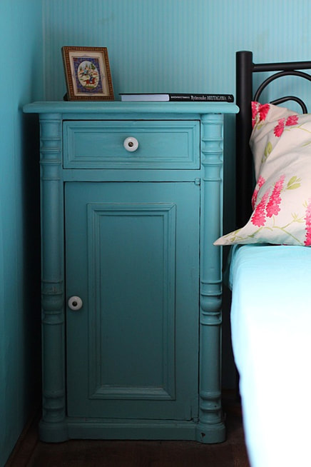 This blue bedside table is free of clutter which can distract you in the morning and before bed. 